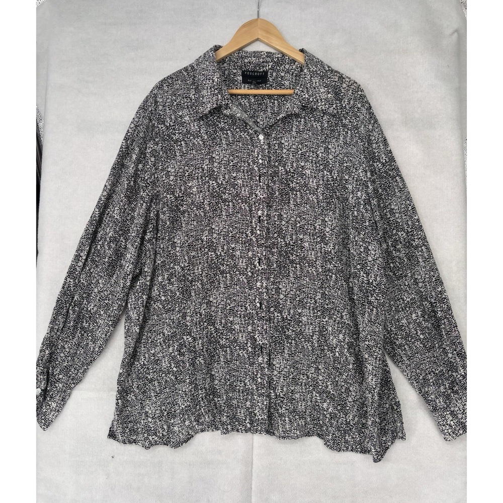 Foxcroft Button Up Fitted Fit Shirt Women's 24W Black & White Geometric Dot L/SL